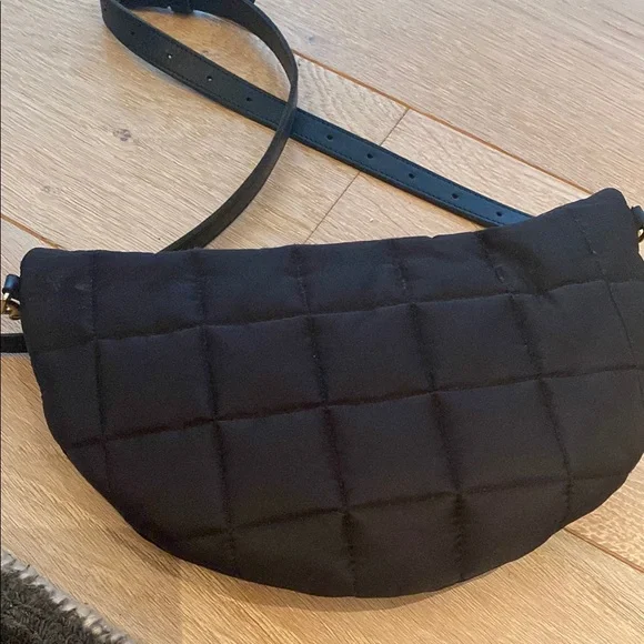 Clare V Black Quilted Grande Fanny Crossbody Bag with Gold Zipper - Picture 4 of 4